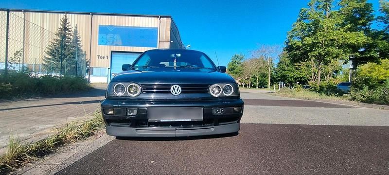 Schwarz Gebraucht 1997 VW Golf Cabriolet Edition Cabrio | 2.999 € (Fairer Preis) - Bild 1/4