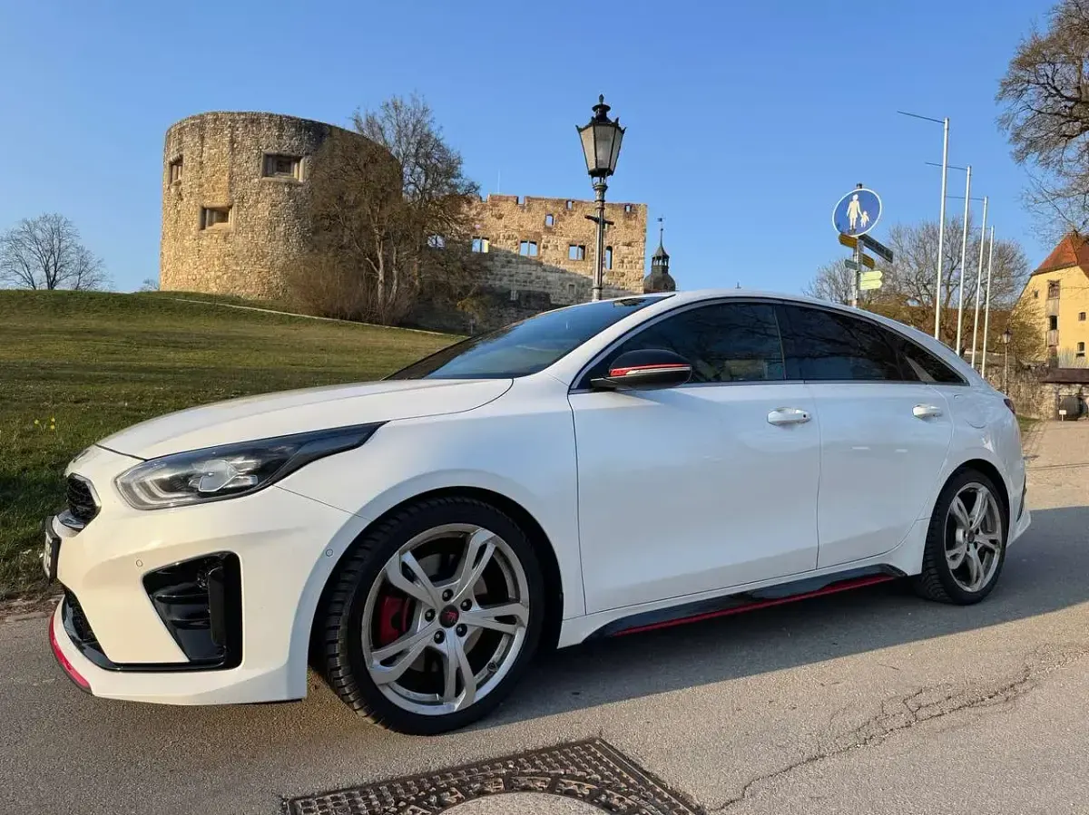 Gebraucht Kia ProCeed GT 204 PS (150 kW) 2019 (hw2) deluxeweiss met. Kombi