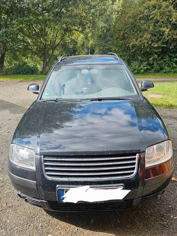 Schwarz Gebraucht 2004 VW Passat Limousine | 1.000 € (Superpreis) - Bild 1/4