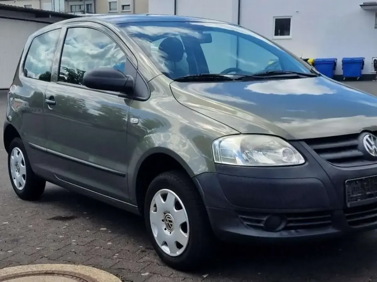 Gebraucht VW Fox Basis 54 PS (39 kW) 2007 Avocadogrün perleffekt Kleinwagen