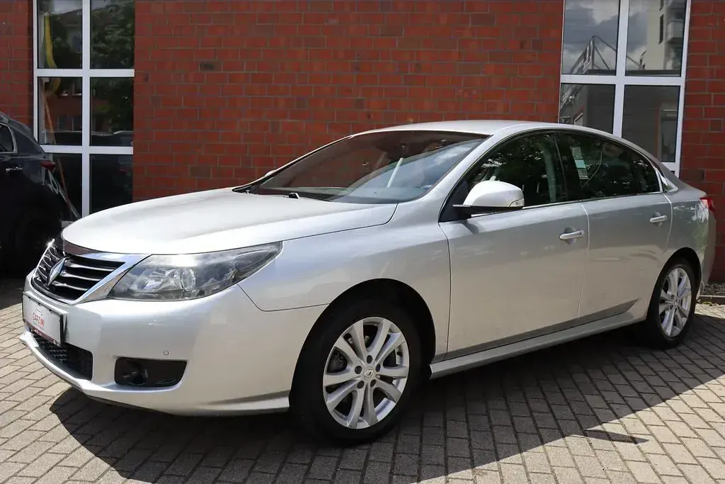 Gebraucht Renault Latitude 140 PS (102 kW) 2011 Silber Limousine