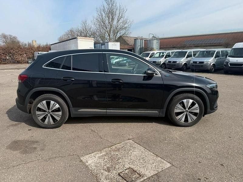 Second-hand Mercedes EQA250+ 139 kW (190 CP) 2022 Negru SUV