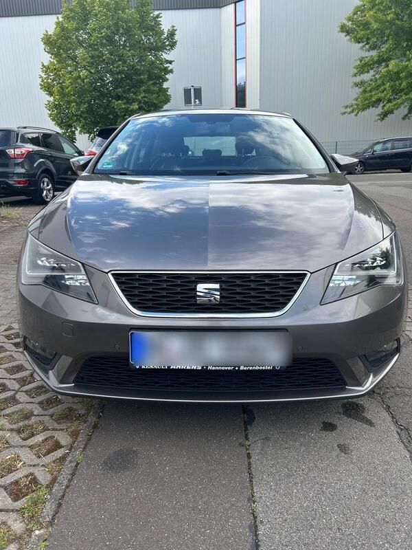 Grau Gebraucht 2015 Seat Leon Kleinwagen | 8.399 € (Fairer Preis) - Bild 1/4
