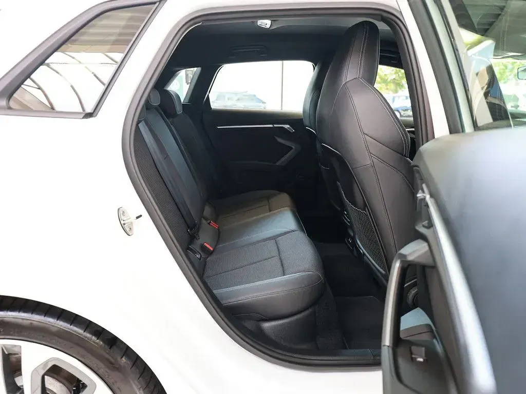 Gebraucht Audi S3 Premium 333 PS (244 kW) 2025 Arkonaweiß Limousine