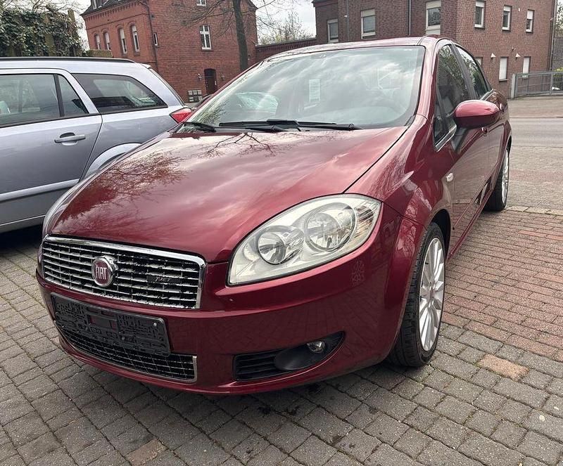 Gebraucht Fiat Linea Dynamic 120 PS (88 kW) 2009 Rot Limousine