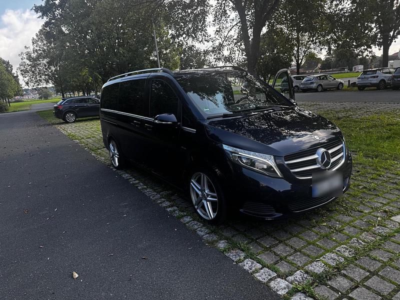 Blau Gebraucht 2014 Mercedes V250 Avantgarde Van / Kleinbus | 28.500 € (Fairer Preis) - Bild 1/4