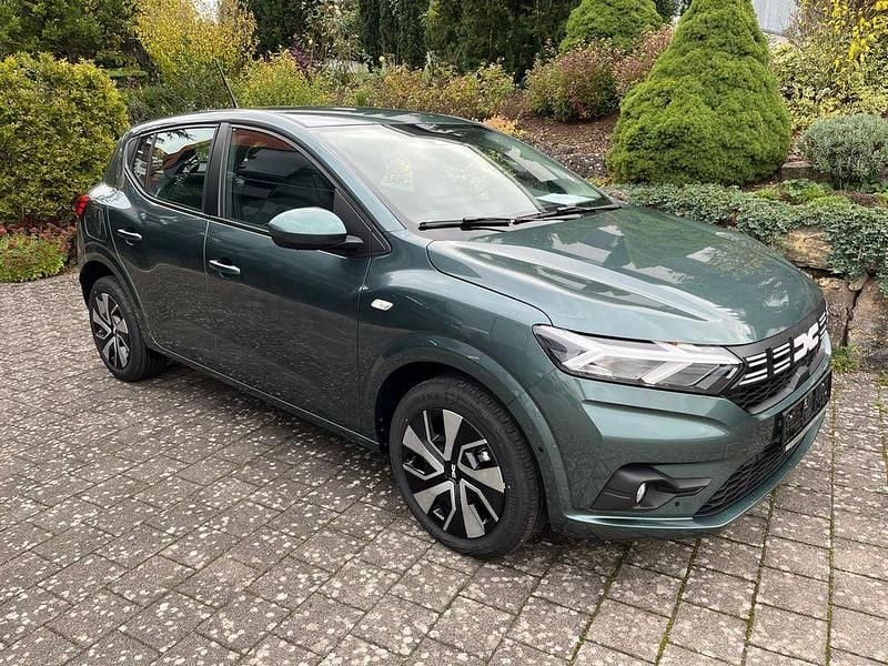 Grün Neu 2025 Dacia Sandero Expression Kleinwagen | 16.780 € (Guter Preis) - Bild 1/4