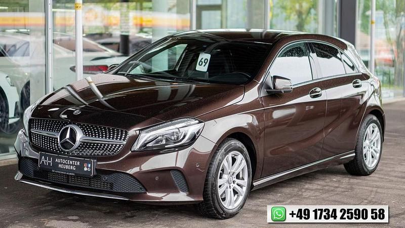 Braun Gebraucht 2017 Mercedes A180 Limousine | 14.990 € (Fairer Preis) - Bild 1/4