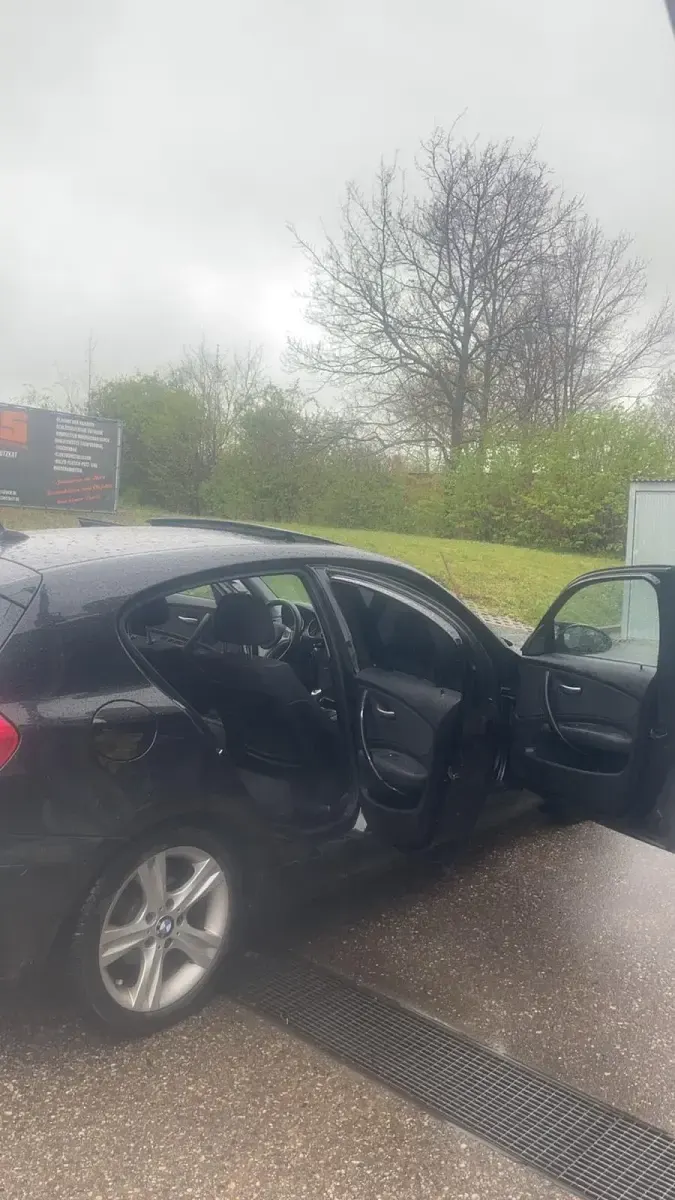 Gebraucht BMW 116 122 PS (89 kW) 2008 Schwarz Kleinwagen