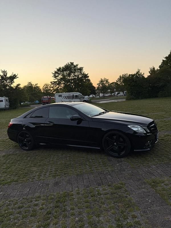 Gebraucht Mercedes E500 388 PS (285 kW) 2009 Schwarz Coupé