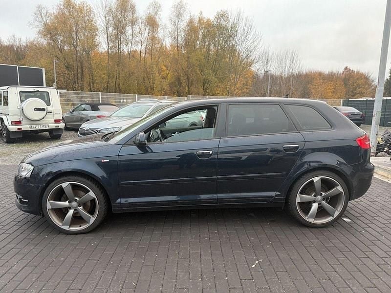Gebraucht Audi A3 Sportback Ambiente 160 PS (117 kW) 2011 Blau Kleinwagen