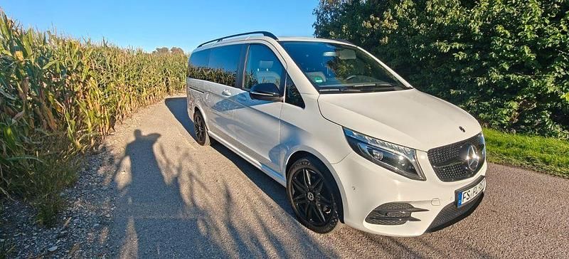 Weiß Gebraucht 2021 Mercedes V300 Van / Kleinbus | 59.000 € (Teuer) - Bild 1/4