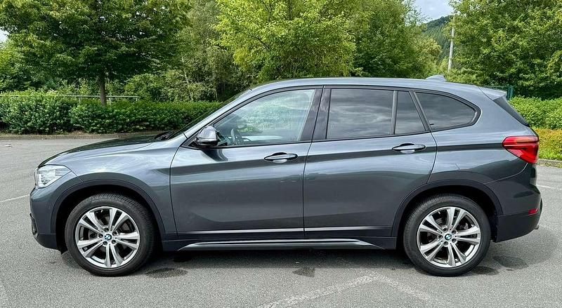 Grau Gebraucht 2016 BMW X1 Sport Line SUV | 17.950 € (Guter Preis) - Bild 1/4