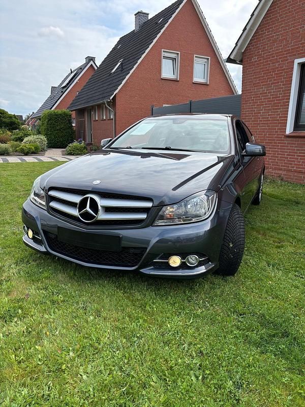 Gebraucht Mercedes C180 156 PS (114 kW) 2012 Grau Coupé
