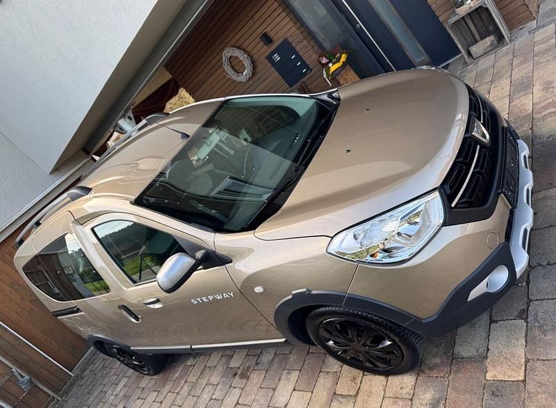 Gebraucht Dacia Dokker Stepway 131 PS (96 kW) 2019 Gold Van / Kleinbus