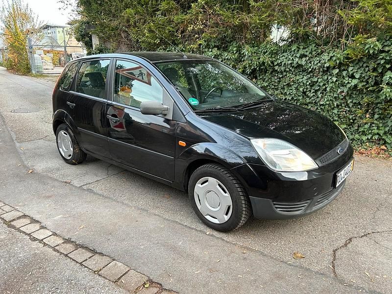 Schwarz Gebraucht 2003 Ford Fiesta Limousine | 1.700 € (Fairer Preis) - Bild 1/4