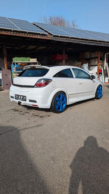 Gebraucht Opel Astra GTC OPC 241 PS (177 kW) 2010 Weiß Limousine