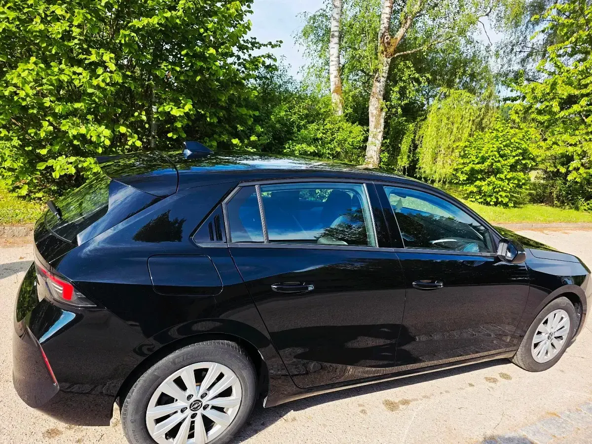Usado Opel Astra 110 HP (80 kW) 2023 Preto Citadino