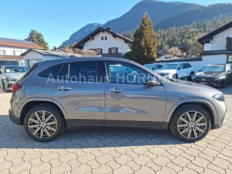Gebraucht Mercedes EQA350 AMG 214 kW (292 PS) 2024 Metalliclack mountaingrau SUV