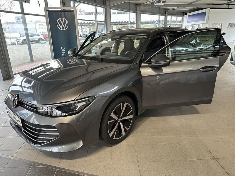 Neu VW Passat Business 150 PS (110 kW) 2025 Grau Limousine