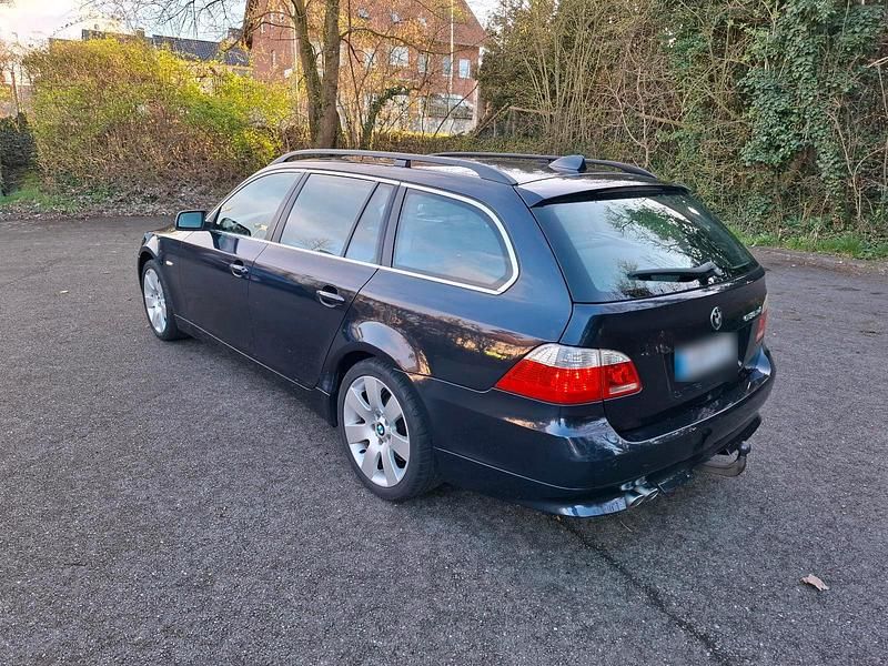 Gebraucht BMW 530 231 PS (169 kW) 2006 Blau Kombi