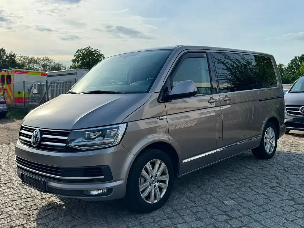 Gebraucht VW Multivan Highline 204 PS (150 kW) 2016 Grau Van / Kleinbus