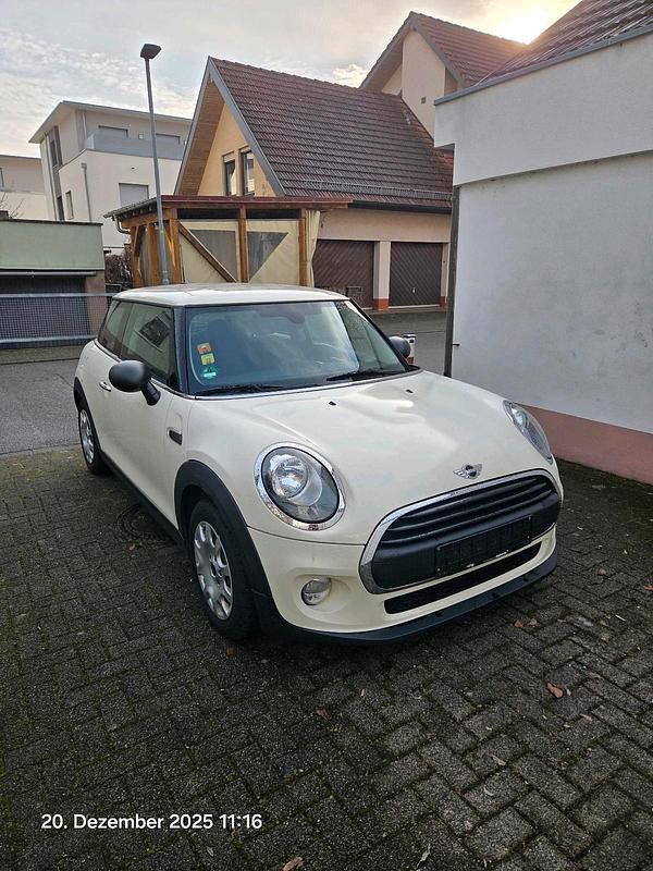 Weiß Gebraucht 2016 Mini ONE Kleinwagen | 8.999 € - Bild 1/4