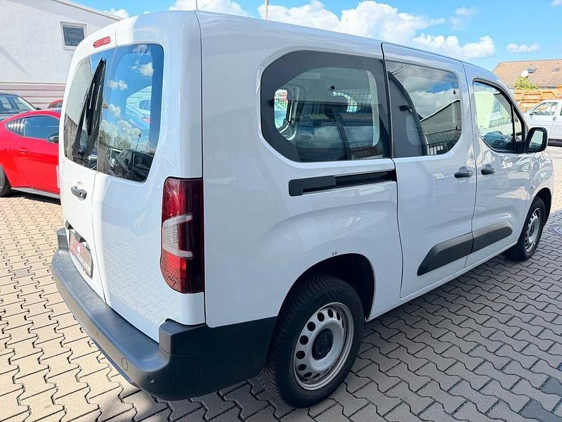 Gebraucht Peugeot Partner Premium 102 PS (75 kW) 2023 Weiß Van / Kleinbus