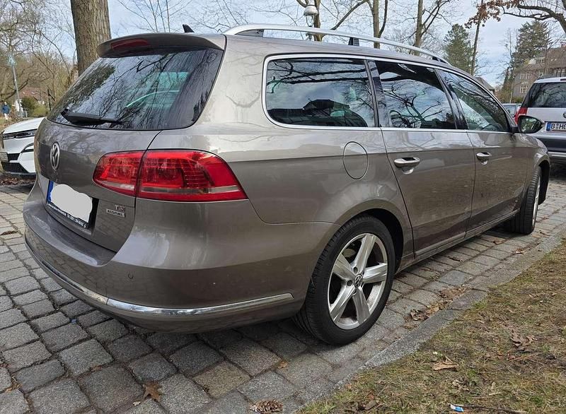 Usata VW Passat Highline 150 CV (110 kW) 2011 Marrone Station wagon