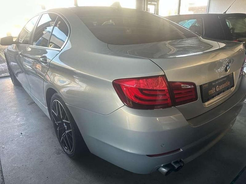 Gebraucht BMW 528 245 PS (180 kW) 2012 Mondstein metallic Limousine