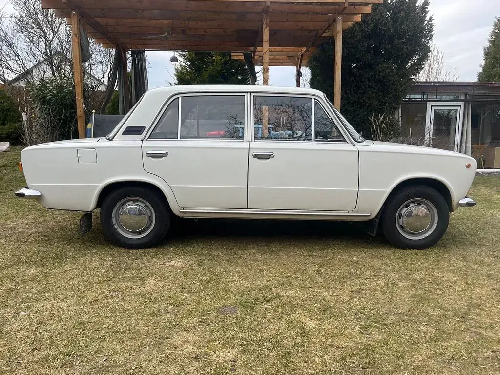 Second-hand Lada 1200 60 CP (44 kW) 1984 Alb Berlinǎ