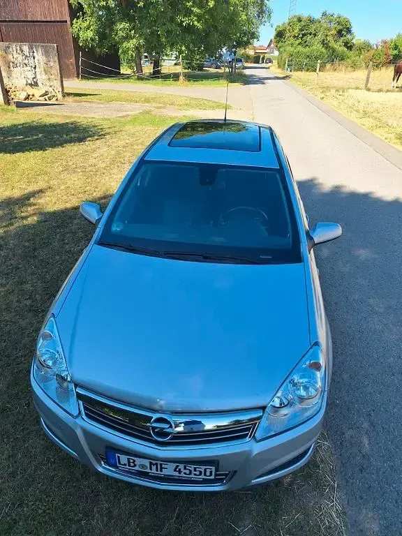 Gebraucht Opel Astra Innovation 90 PS (66 kW) 2009 Silber Limousine