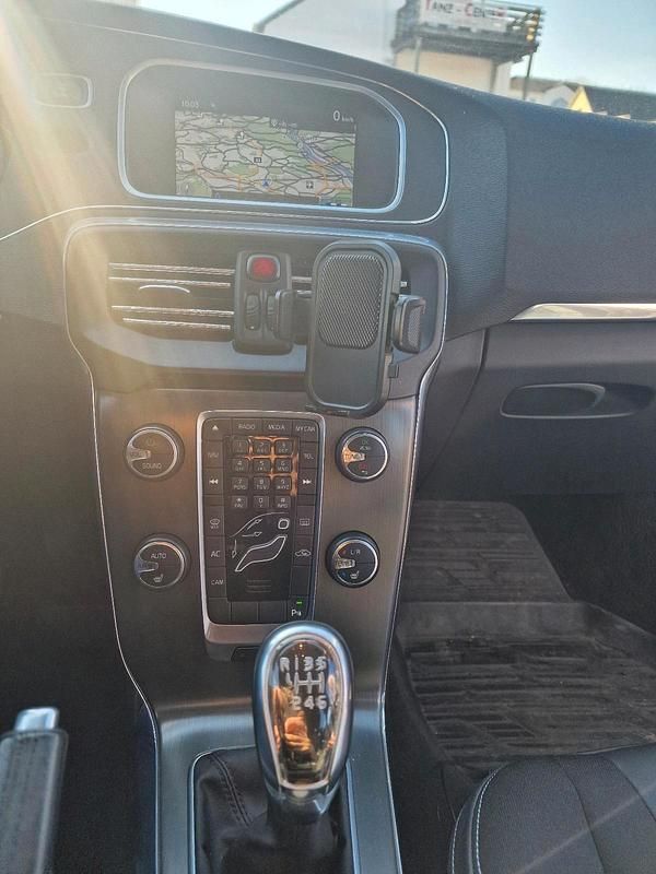 Gebraucht Volvo V40 115 PS (84 kW) 2012 Grau Kleinwagen