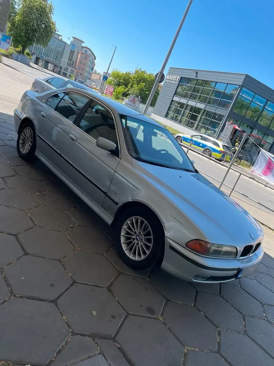 Gebraucht BMW 523 170 PS (125 kW) 1997 Silber Limousine