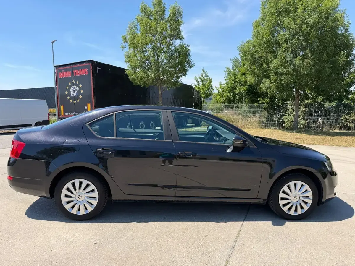 Gebraucht Skoda Octavia 140 PS (102 kW) 2013 Schwarz Limousine