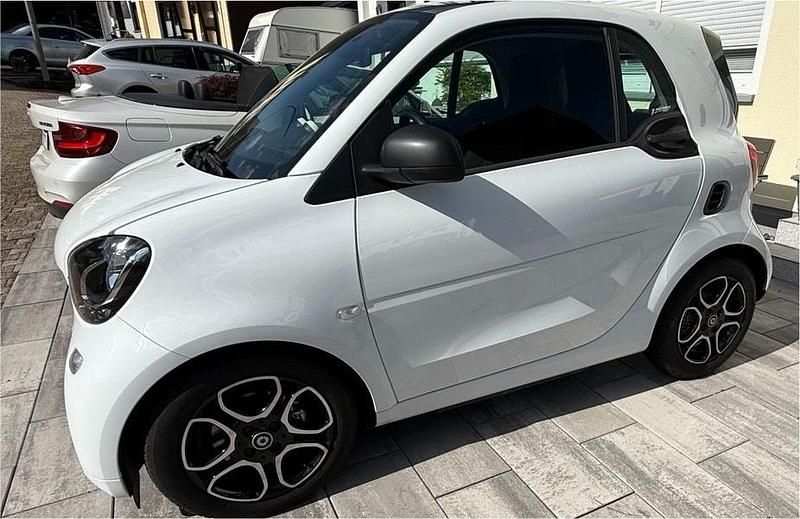 Weiß Gebraucht 2017 Smart ForTwo Coupé Kleinwagen | 7.500 € (Fairer Preis) - Bild 1/4