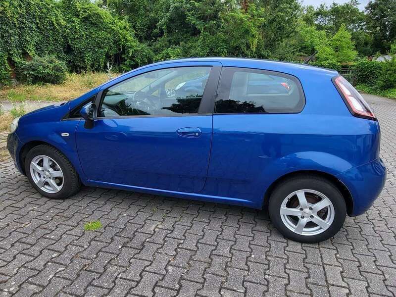 Blau Gebraucht 2012 Fiat Punto Evo Dynamic Kleinwagen | 4.150 € (Etwas zu teuer) - Bild 1/4