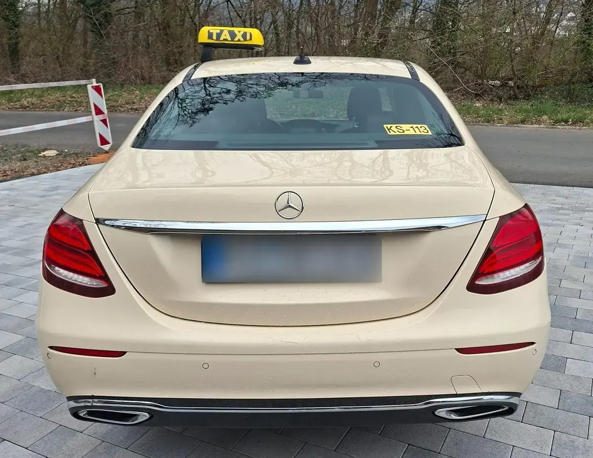Second-hand Mercedes E200 150 CP (110 kW) 2019 Galben Berlinǎ