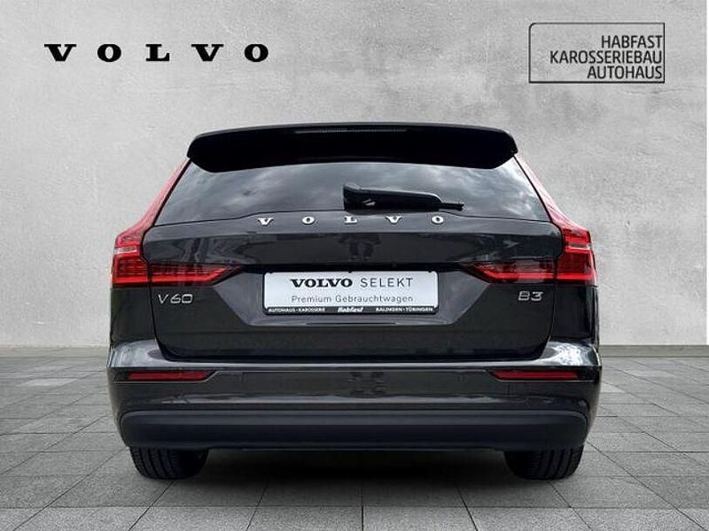Gebraucht Volvo V60 Core 163 PS (119 kW) 2024 Platinum grey / metallic Kombi