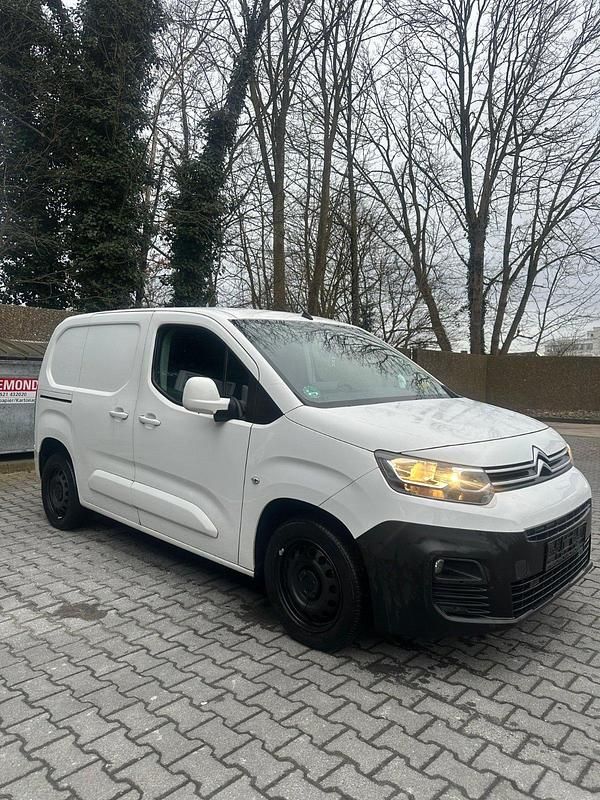 Weiß Gebraucht 2018 Citroën Berlingo Van / Kleinbus | 9.750 € (Guter Preis) - Bild 1/4