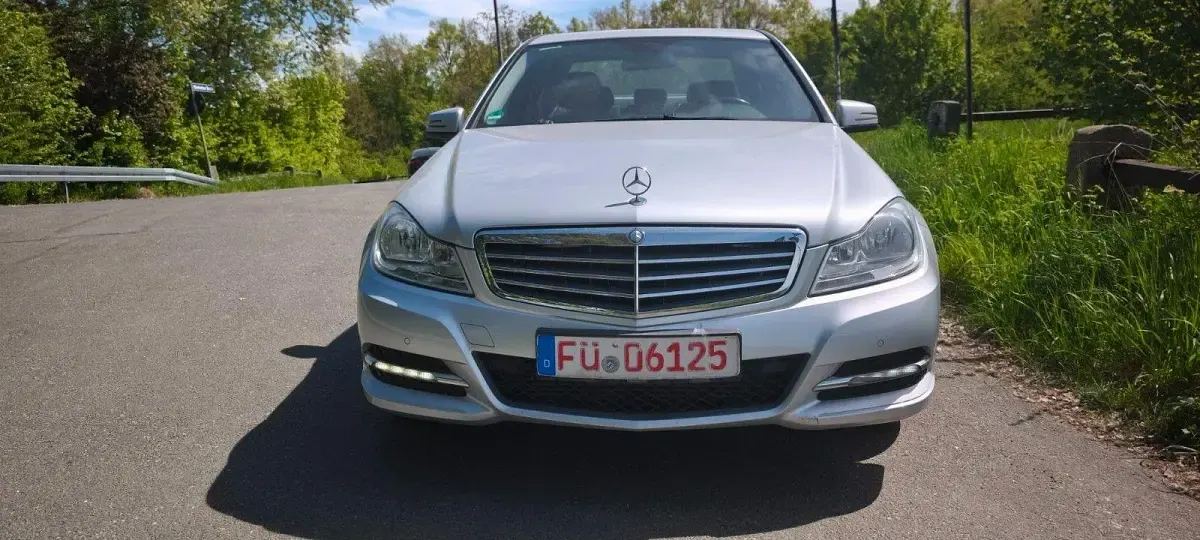 Gebraucht Mercedes C180 156 PS (114 kW) 2012 Silber Limousine