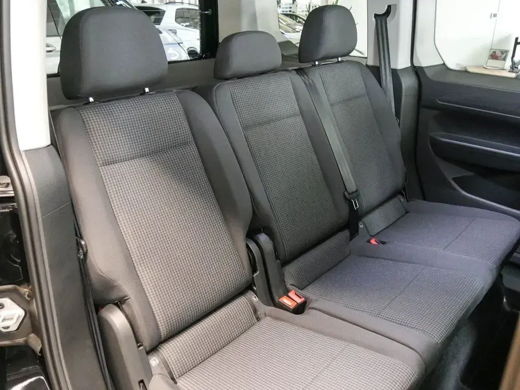 Neu VW Caddy 102 PS (75 kW) 2026 Schwarz Van / Kleinbus