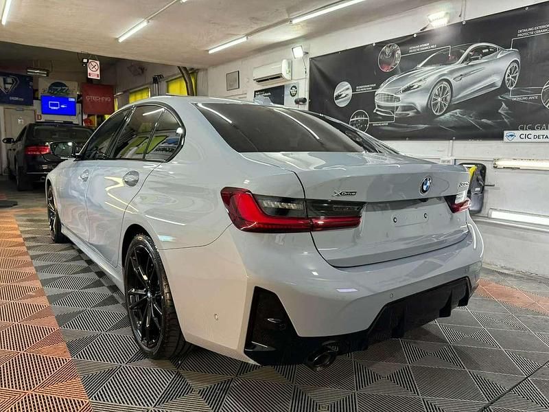 Używany BMW 330 Advantage 286 KM (210 kW) 2024 Szary Sedan/Limuzyna