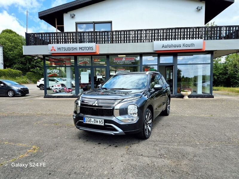 Schwarz Neu 2025 Mitsubishi Outlander P-HEV Top SUV | 52.790 € (Fairer Preis) - Bild 1/4