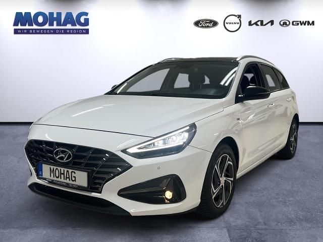 Weiss Gebraucht 2021 Hyundai i30 Intro Edition Kombi | 19.890 € (Guter Preis) - Bild 1/4