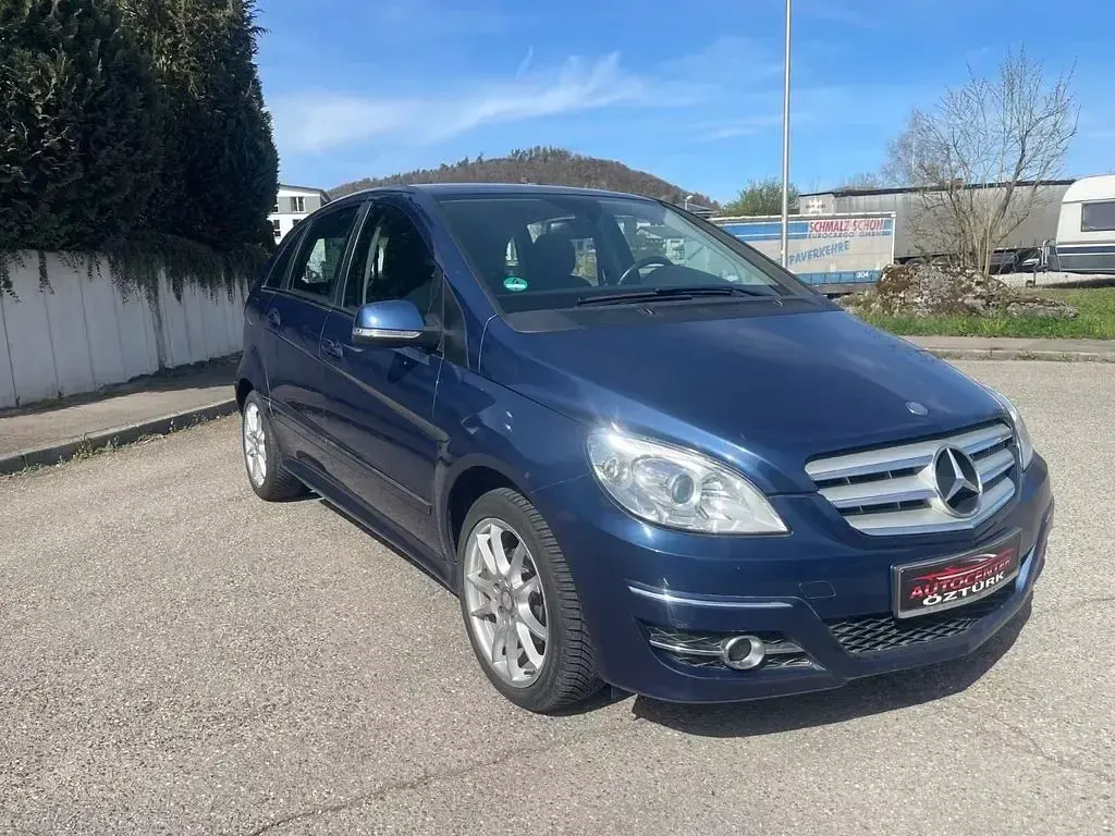 Gebraucht Mercedes B180 116 PS (85 kW) 2009 Blau Van / Kleinbus