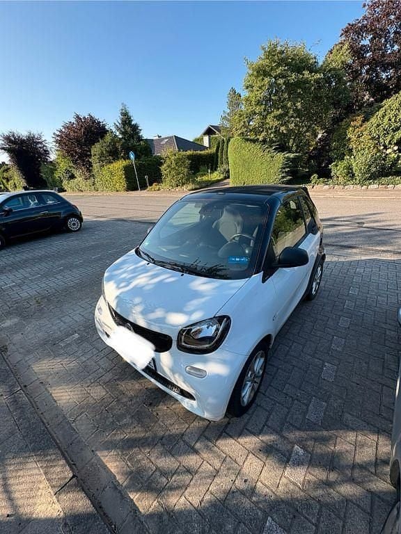 Weiß Gebraucht 2018 Smart ForTwo Electric Drive Cabrio | 9.600 € (Fairer Preis) - Bild 1/4