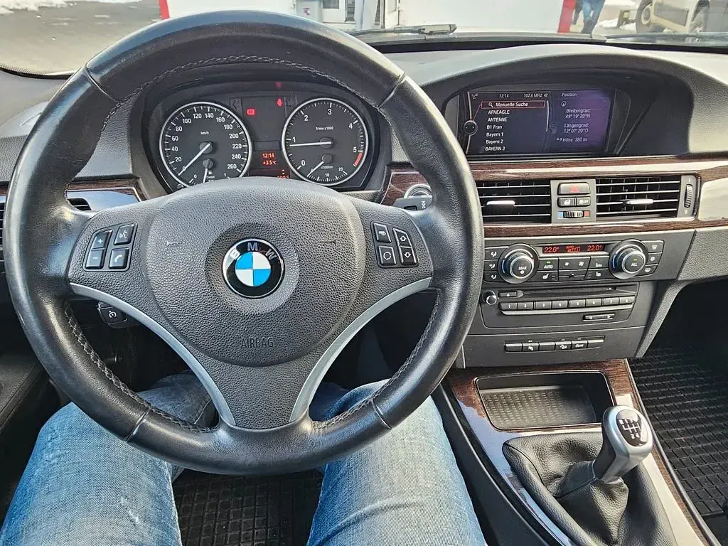 Gebraucht BMW 320 Sport Line 184 PS (135 kW) 2011 Weiß Limousine