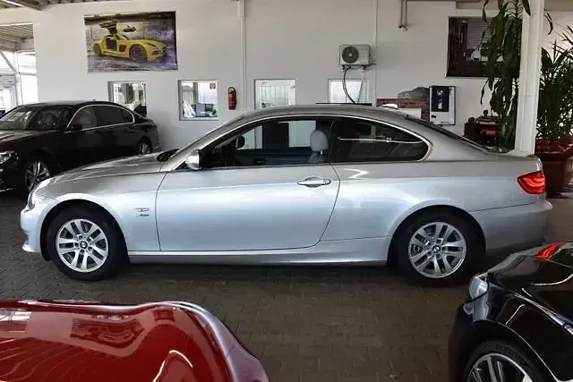 Gebraucht BMW 320 Sport Line 184 PS (135 kW) 2011 Silber Coupé