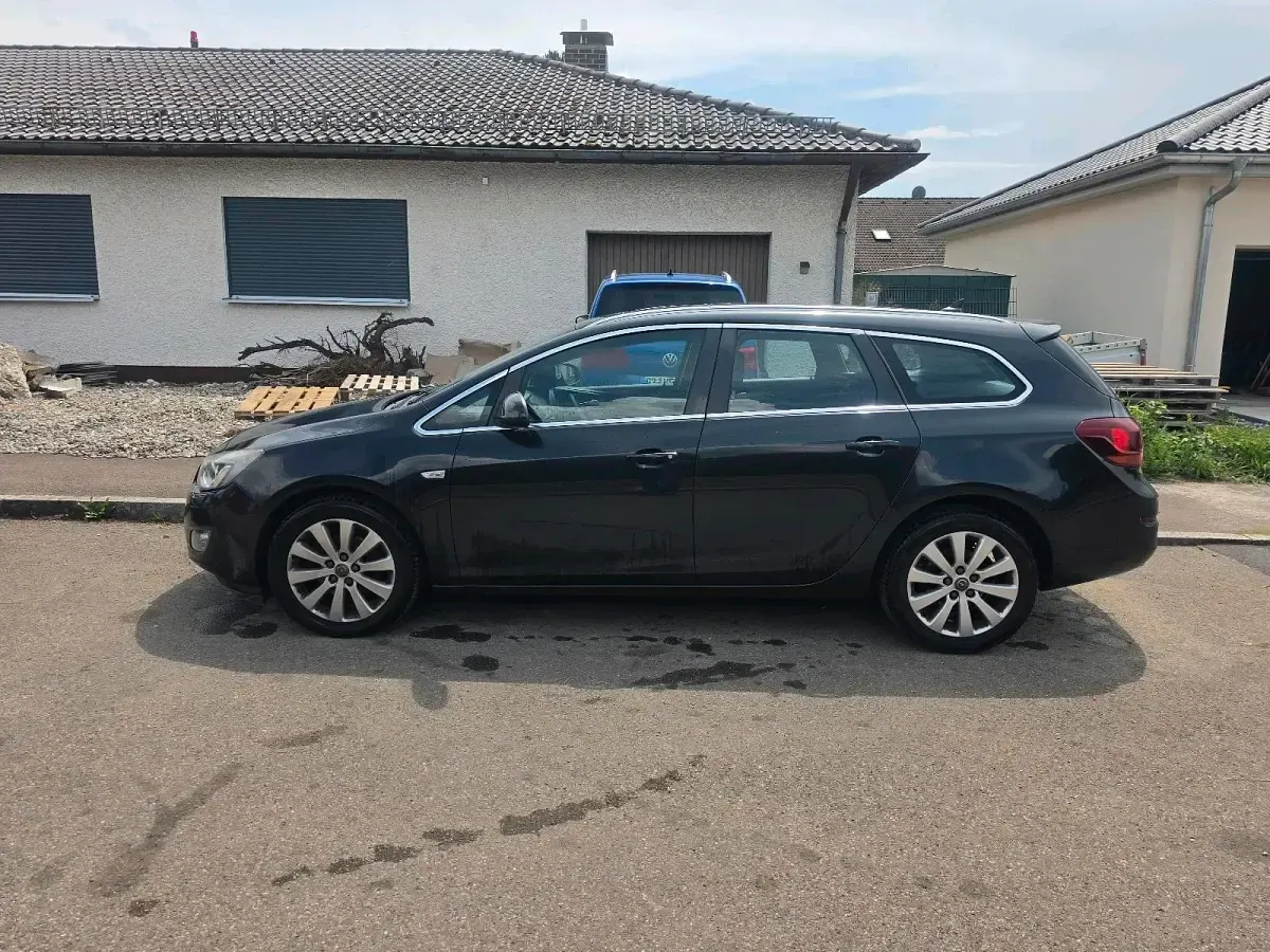 Gebraucht Opel Astra 165 PS (121 kW) 2011 Schwarz Kombi